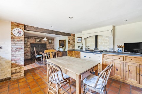 Click the photo for more details of Kettle End, Lois Weedon, NN12