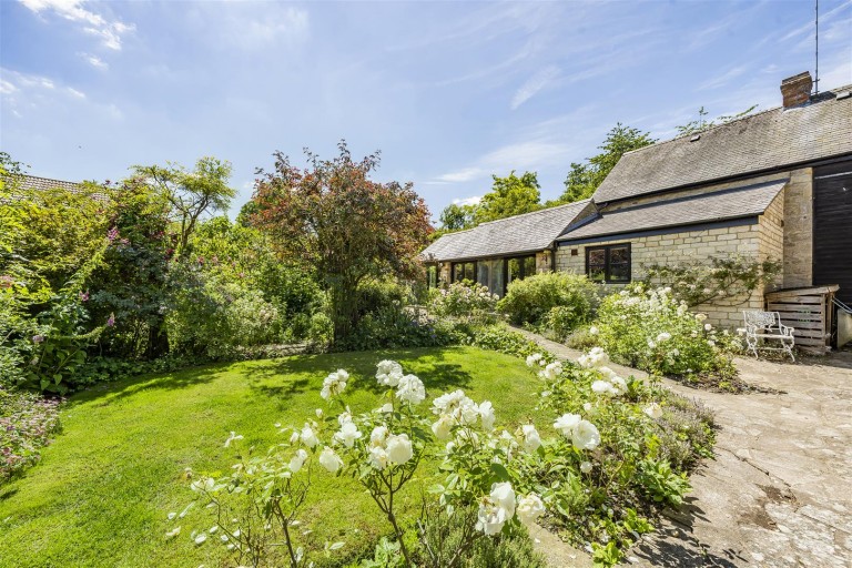 Images for Kettle End, Lois Weedon, NN12