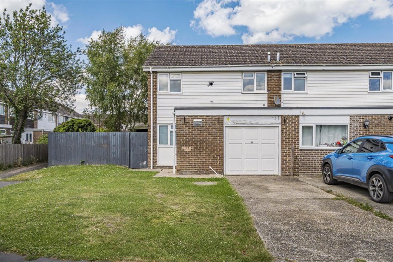 Click the photo for more details of Broadmarsh Close, Grove, Wantage