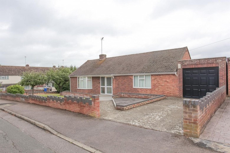 Click the photo for more details of Elizabeth Rise, Banbury
