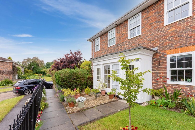 Click the photo for more details of Hill Lands, Wargrave