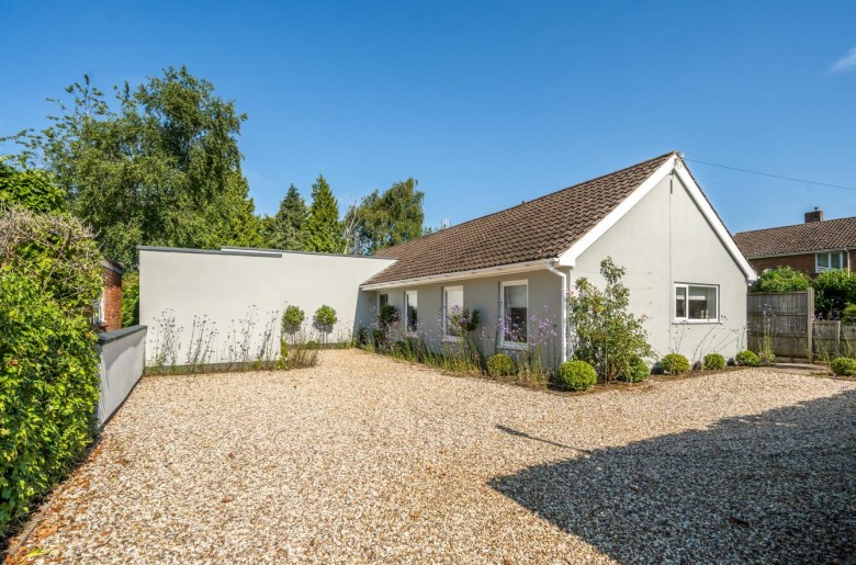 Click the photo for more details of Longrood Road, Rugby, CV22