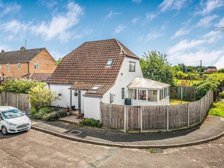 Click the photo for more details of Tharp Way, Chippenham