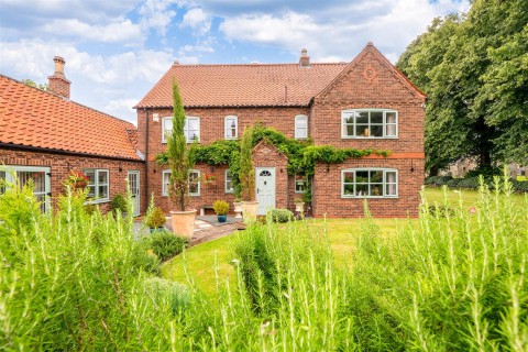 Click the photo for more details of High Street, Newton-On-Trent, Lincoln