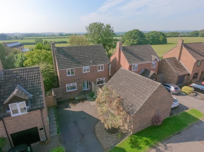 Click the photo for more details of Gascoigne Way, Bloxham, Banbury