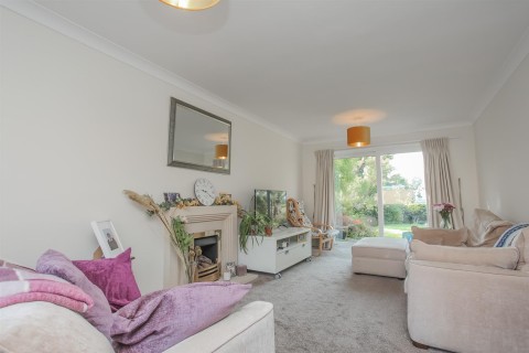 Click the photo for more details of Gascoigne Way, Bloxham, Banbury