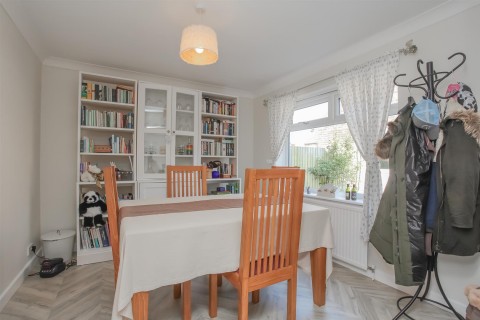 Click the photo for more details of Gascoigne Way, Bloxham, Banbury