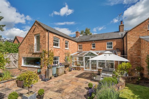 Click the photo for more details of South Street, Woodford Halse, Daventry