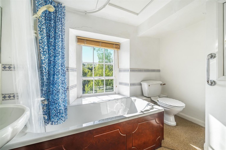 Images for 23 Silver Street, Buckfastleigh