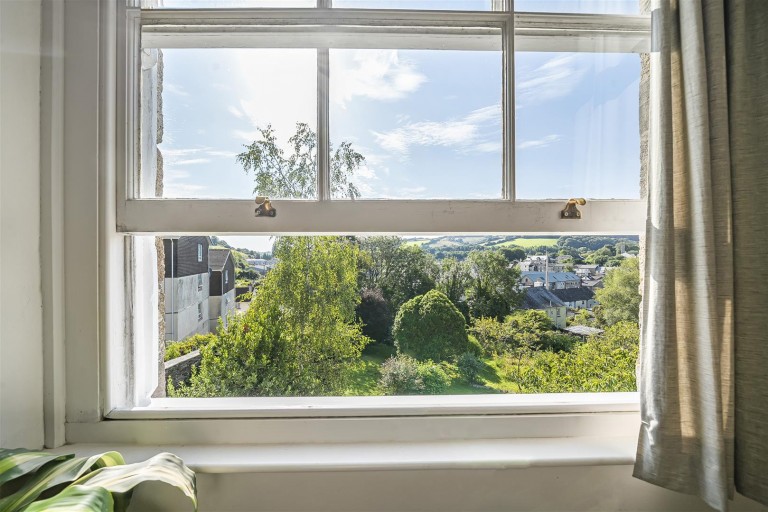 Images for 23 Silver Street, Buckfastleigh