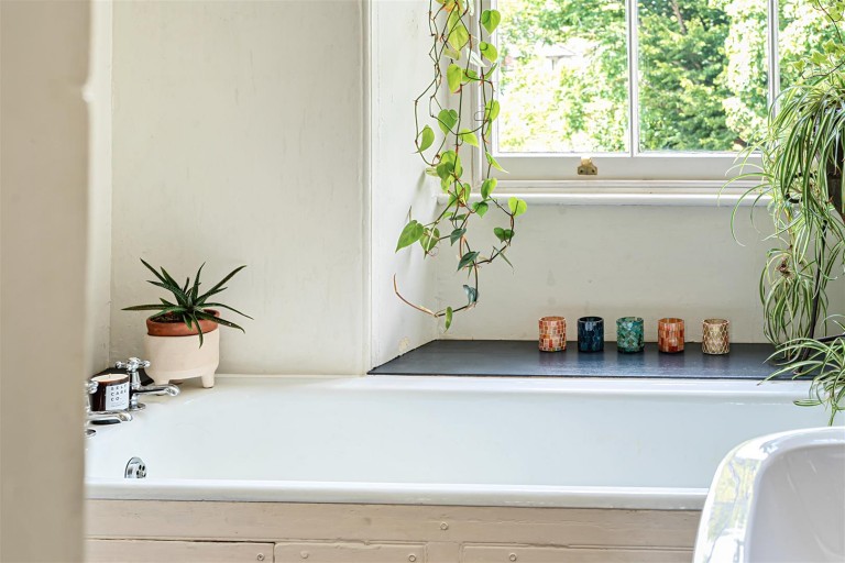 Images for 23 Silver Street, Buckfastleigh