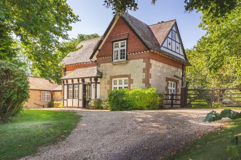 Click the photo for more details of Alverstone, Isle of Wight