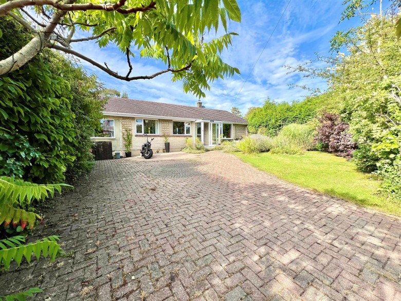 Click the photo for more details of Shorwell, Isle of Wight