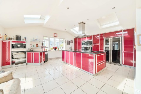 Click the photo for more details of Shuteleigh, Wellington