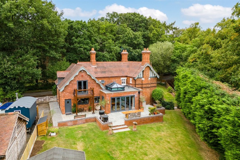 Click the photo for more details of Monks Park Lane, Mancetter, CV9