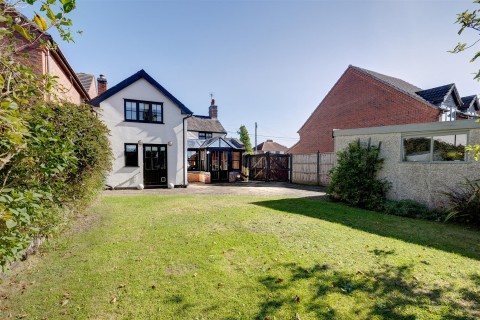Click the photo for more details of Main Street, Thornton, LE67