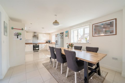 Click the photo for more details of Woodford Halse, Daventry, NN11