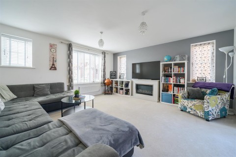 Click the photo for more details of Woodford Halse, Daventry, NN11