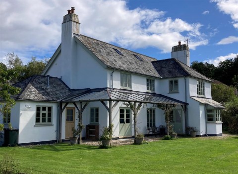 Click the photo for more details of Broadhempston, Totnes