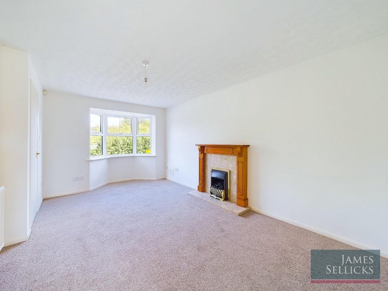 Click the photo for more details of 3 BEDROOM HOME WITH GARAGE, Rivets Meadow Close, Thorpe Astley, Leicester