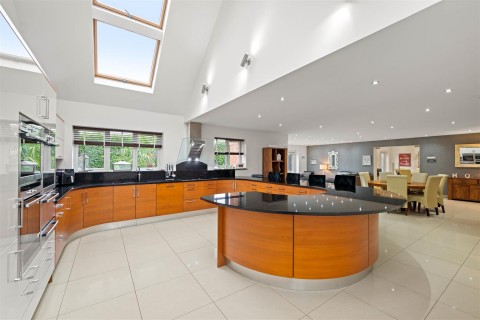 Click the photo for more details of Lincoln Road, Skellingthorpe, Lincoln