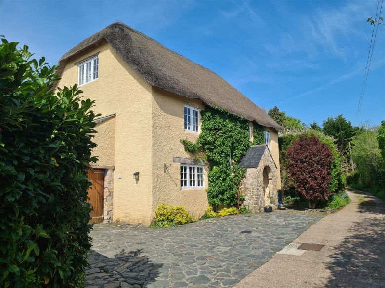 Click the photo for more details of Abbotskerswell, Newton Abbot