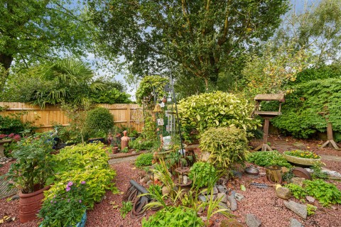Click the photo for more details of Rugby Road, Catthorpe, Lutterworth, LE17