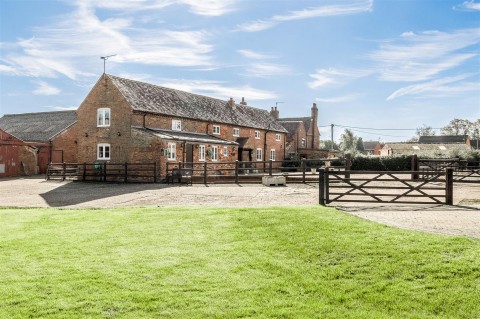 Click the photo for more details of Ansley Common, Nuneaton, CV10