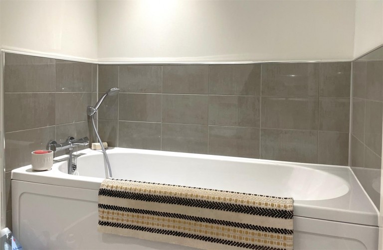 Images for Lukes Close, Wellington