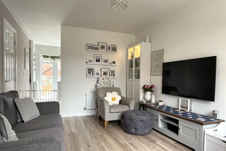 Images for Lukes Close, Wellington