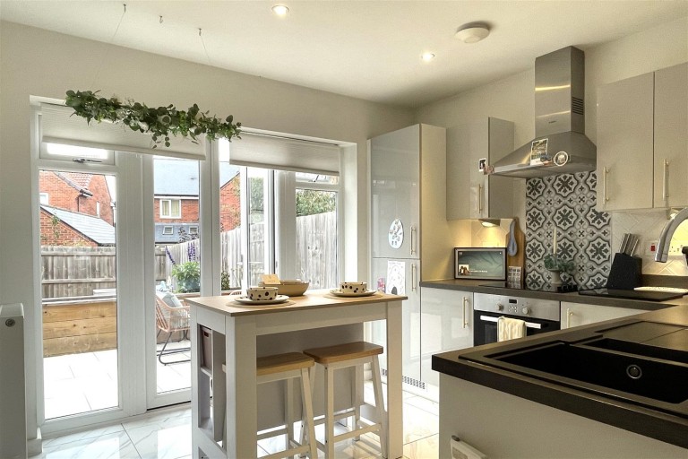 Images for Lukes Close, Wellington