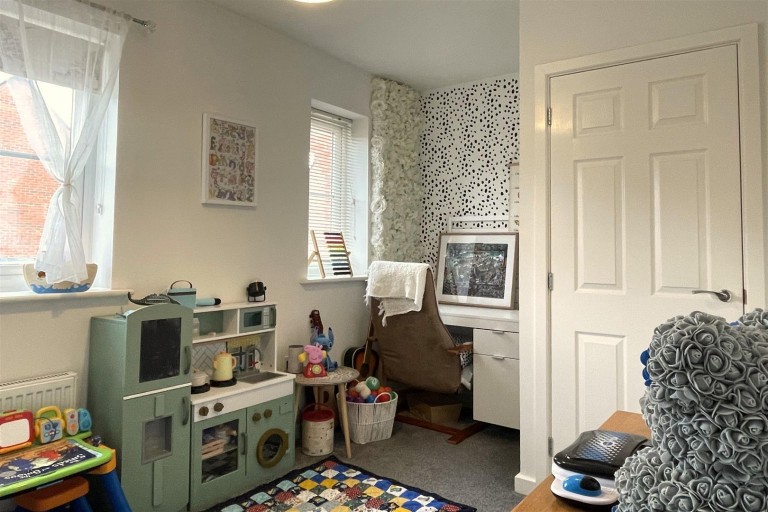 Images for Lukes Close, Wellington