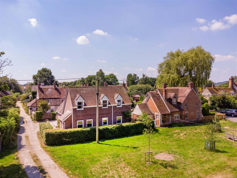 Click the photo for more details of The Green South, Warborough
