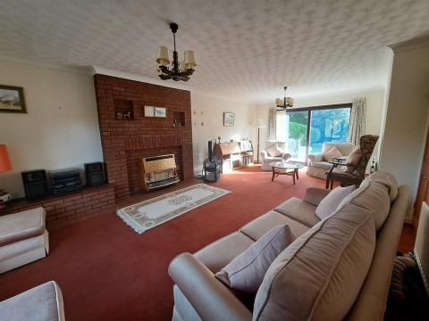 Click the photo for more details of Edgemont Road, Northampton, NN3