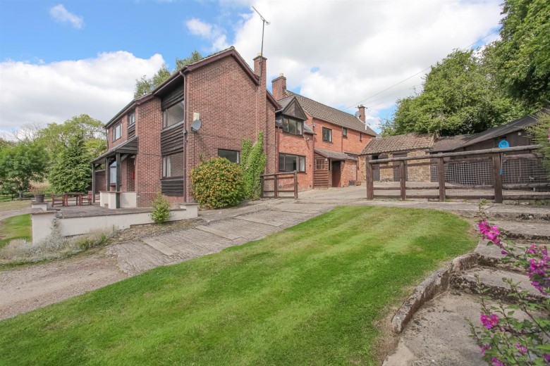 Click the photo for more details of Broughton Road, Banbury