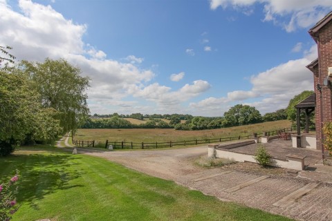 Click the photo for more details of Broughton Road, Banbury