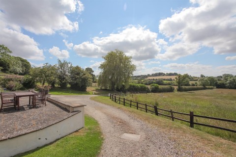 Click the photo for more details of Broughton Road, Banbury