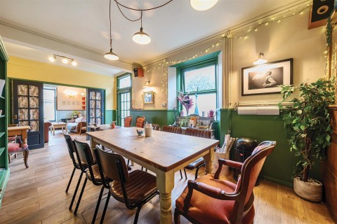 Click the photo for more details of 1 High Street, Stoke-Sub-Hamdon