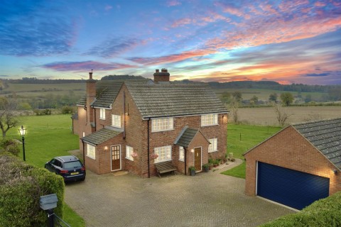 Click the photo for more details of Equestrian Holding, Saltersford, Grantham