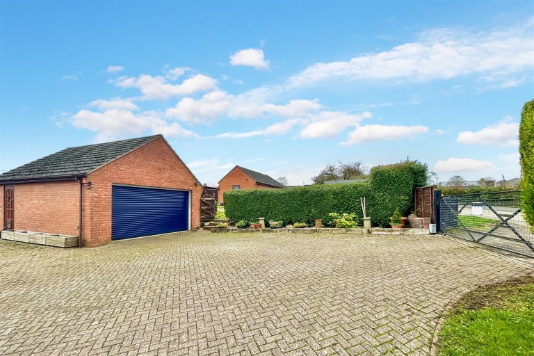 Images for Equestrian Holding, Saltersford, Grantham