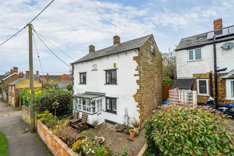 Click the photo for more details of Quinbury End, Blakesley, NN12