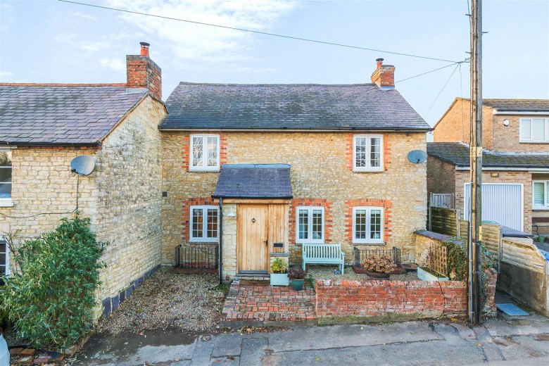 Click the photo for more details of Lower Street, Pury End, NN12