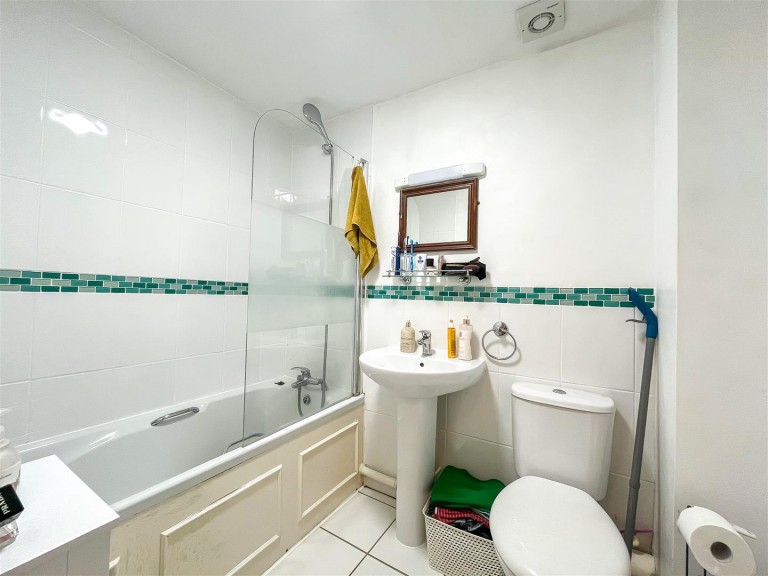 Images for Thomas Webb Close, Daventry, NN11