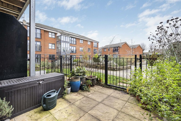 Images for Goodes Court, Royston