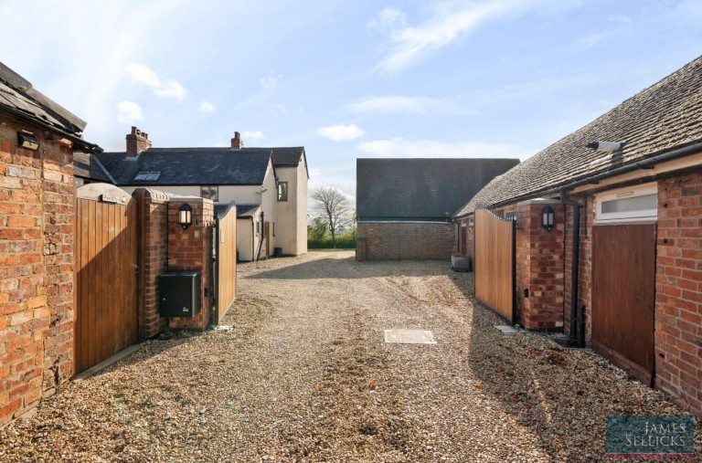 Images for Glebe Farm, Woodway Lane, Claybrooke Parva