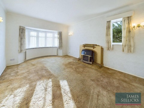 Click the photo for more details of Elizabeth Drive, Oadby, Leicestershire