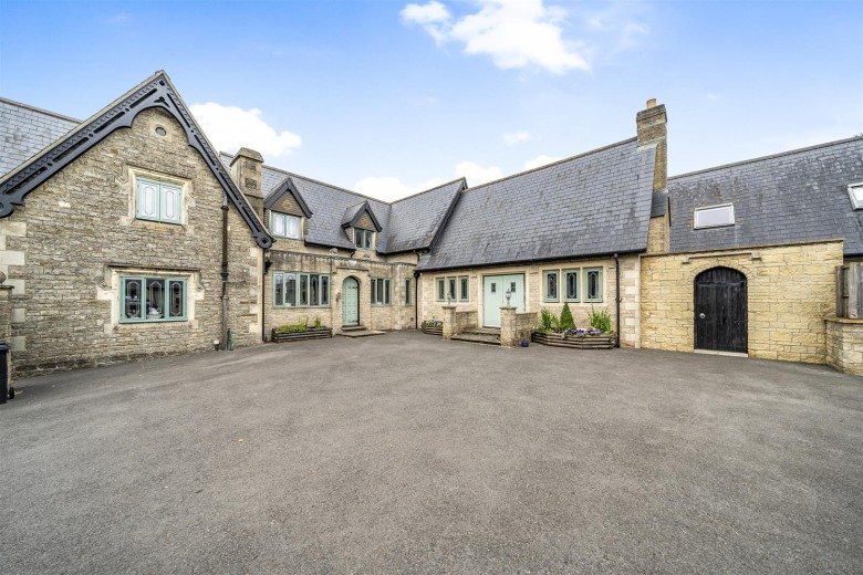 Click the photo for more details of Thornhill, Stalbridge, Sturminster Newton