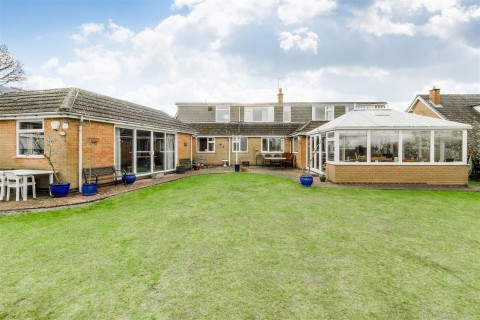 Click the photo for more details of Main Street, Carlton, CV13