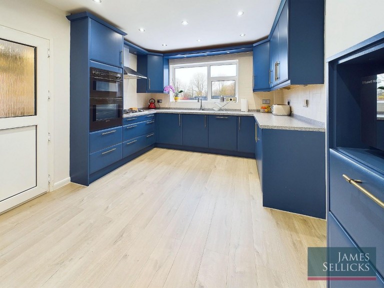 Images for Holmleigh Gardens, Thurnby, Leicestershire