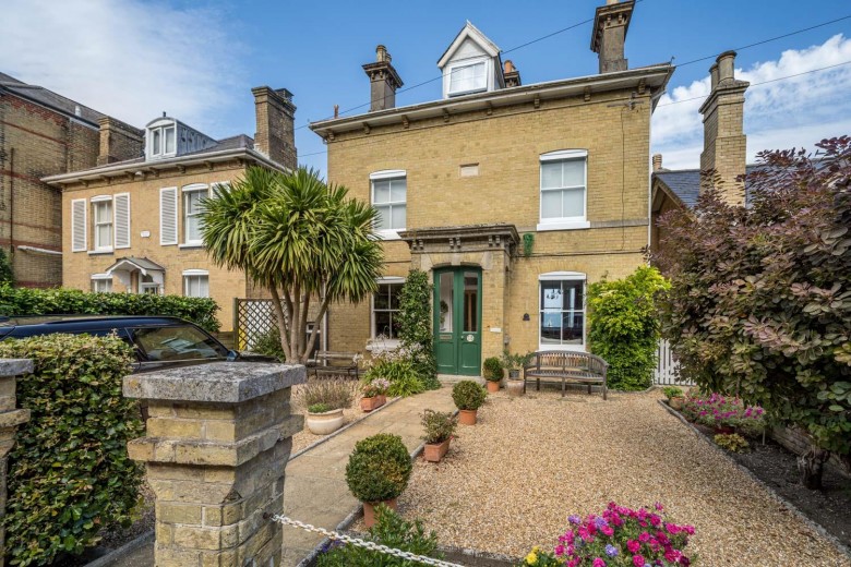 Click the photo for more details of Cowes, Isle of Wight